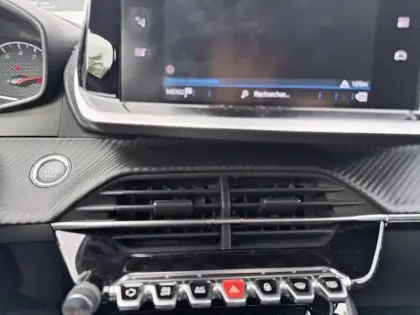 Photo 20 Peugeot 208  PureTech 100 S&S BVM6