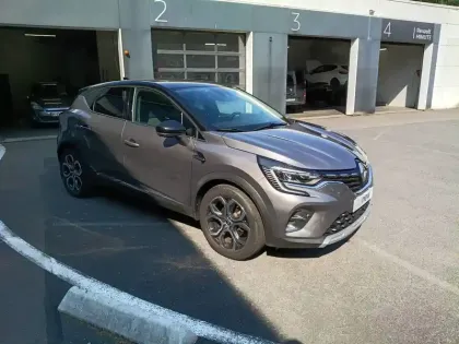 Photo 6 Renault Captur  E-Tech full hybrid 145