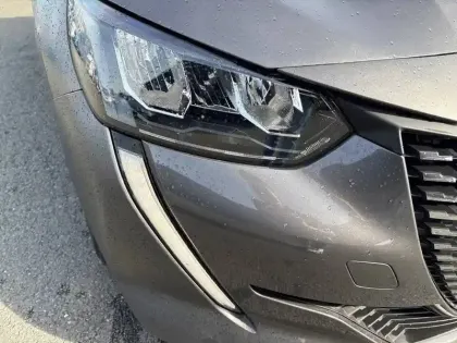 Photo 15 Peugeot 208  PureTech 100 S&S EAT8
