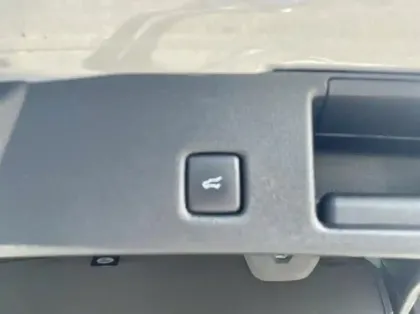 Photo 10 Ford Kuga 2.5 Duratec 180ch Hybrid FlexiFuel ST-Line X Powershift