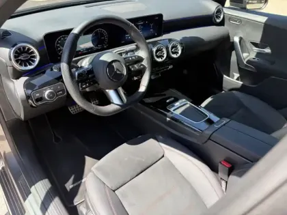 Photo 12 Mercedes Classe A 250 e Hybrid EQ AMG Line