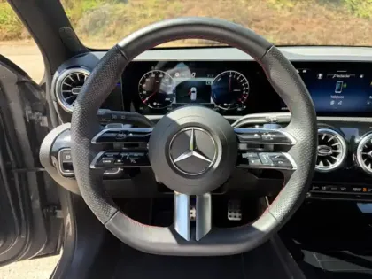 Photo 16 Mercedes Classe A 250 e Hybrid EQ AMG Line
