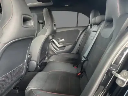 Photo 15 Mercedes Classe A 200 d AMG Line
