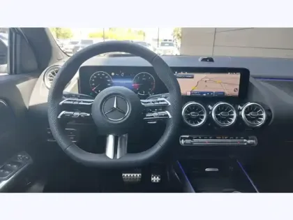 Photo 17 Mercedes GLA 180 d Edition 140