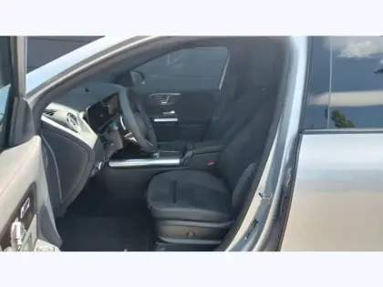 Photo 13 Mercedes GLA 180 d Edition 140