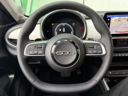 Photo 10 Fiat 600  1.2 Hybrid Turbo 145ch Pop eDCT6 Step 2