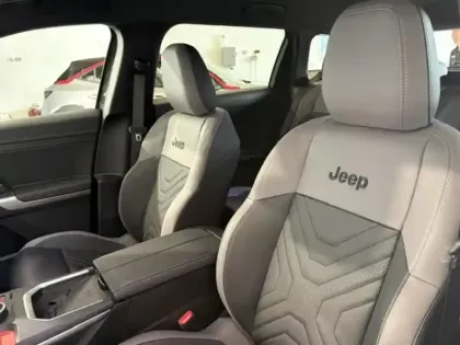 Photo 13 Jeep Compass  1.2 Turbo T3 145ch e-Hybrid First Edition BVR6