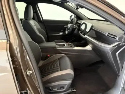 Photo 5 Jeep Compass  1.2 Turbo T3 145ch e-Hybrid First Edition BVR6