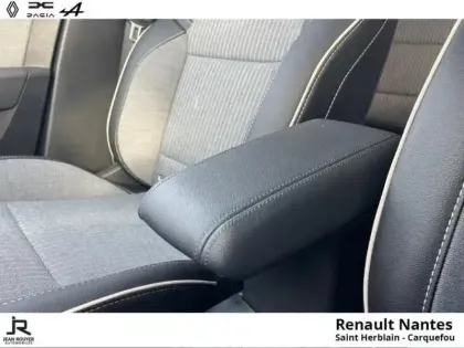 Photo 8 Renault Clio  1.6 E-Tech 145ch full hybrid Techno