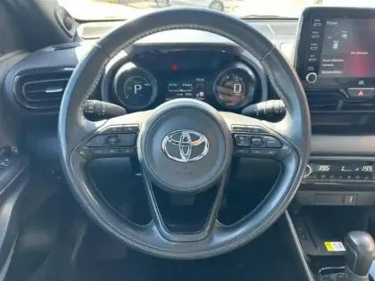 Photo 15 Toyota Yaris  116h Première 5p
