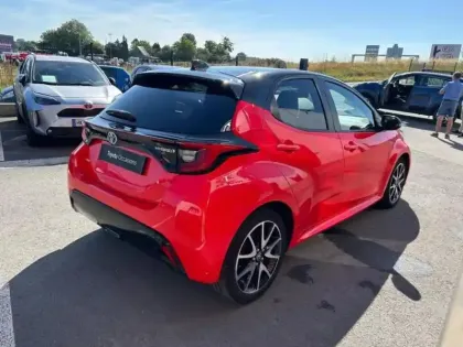 Photo 8 Toyota Yaris  116h Première 5p