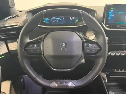 Photo 13 Peugeot 2008  e- 136ch GT