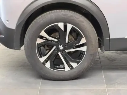 Photo 10 Peugeot 2008  e- 136ch GT
