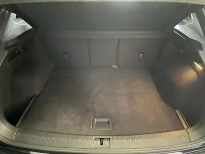 Photo 6 Volkswagen Tiguan  2.0 TDI 150ch R-Line Exclusive DSG7