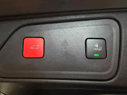 Photo 13 Peugeot 3008  1.2 130 S&S Allure Pack EAT8 GPS Camera LED