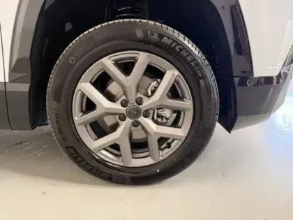 Photo 12 Jeep Compass  1.2 Turbo T3 145ch e-Hybrid First Edition BVR6