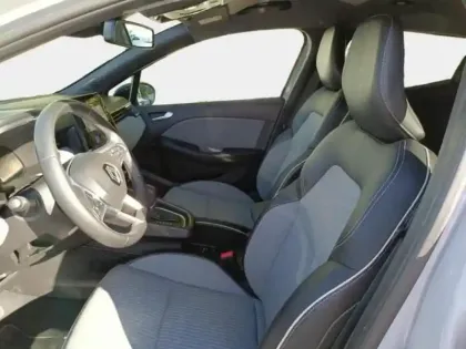 Photo 13 Renault Clio  1.6 E-Tech 145ch full hybrid Techno - 24