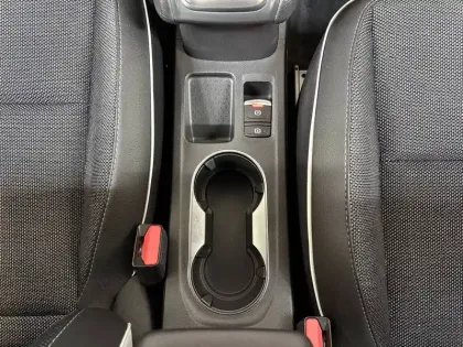 Photo 28 Renault Captur  E-Tech full hybrid 145