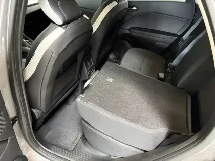 Photo 11 Renault Captur  E-Tech full hybrid 145