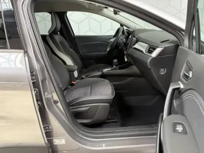 Photo 8 Renault Captur  E-Tech full hybrid 145
