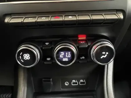 Photo 24 Renault Captur  E-Tech full hybrid 145