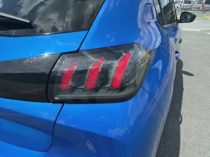 Photo 16 Peugeot 208  PureTech 100 S&S EAT8