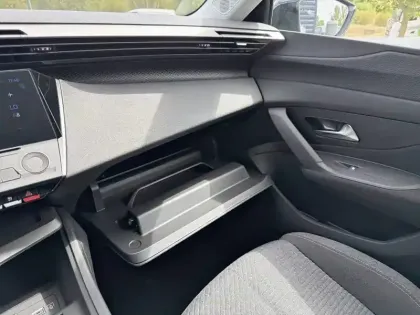 Photo 18 Peugeot 308  Hybrid 145 e-DCS6