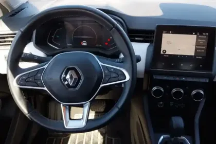 Photo 8 Renault Clio  E-Tech full hybrid 145