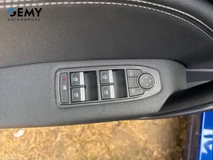 Photo 16 Renault Captur  E-Tech full hybrid 145
