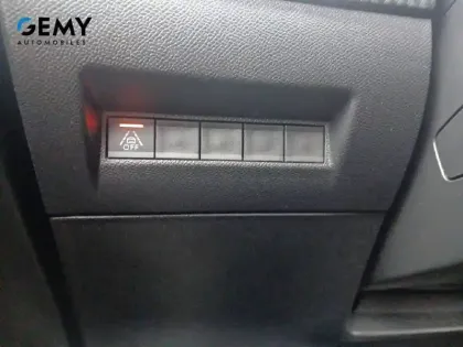 Photo 41 Peugeot 208  PureTech 100 S&S BVM6