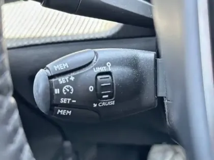 Photo 18 Peugeot 208  PureTech 100 S&S BVM6