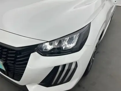 Photo 42 Peugeot 208  PureTech 100 S&S BVM6