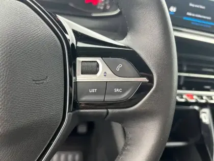 Photo 44 Peugeot 208  PureTech 100 S&S BVM6
