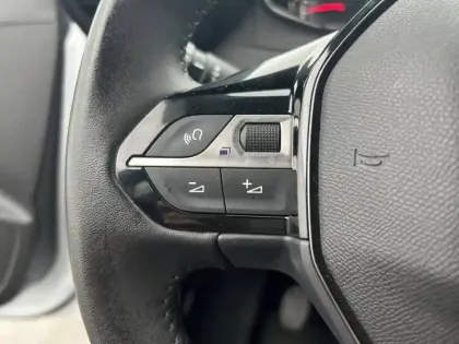 Photo 41 Peugeot 208  PureTech 100 S&S BVM6