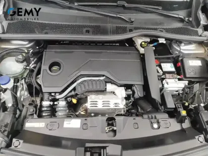 Photo 11 Peugeot 2008  Hybrid 136 e-DCS6