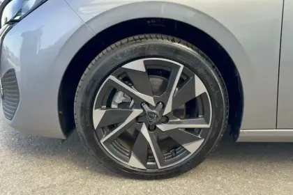 Photo 27 Peugeot 308  BlueHDi 130ch S&S EAT8