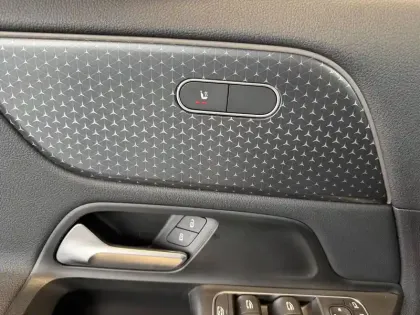 Photo 8 Mercedes GLA  180 d 8G-DCT
