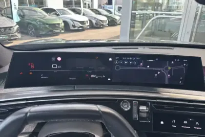 Photo 18 Peugeot 3008  Hybrid 136 e-DCS6