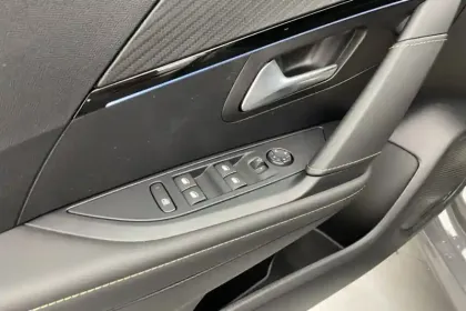 Photo 46 Peugeot 208  Hybrid 110 e-DCS6