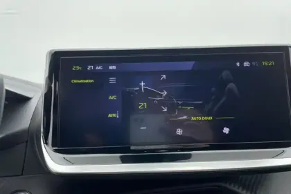 Photo 48 Peugeot 208  Hybrid 110 e-DCS6