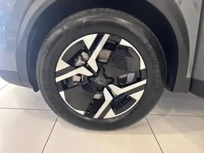 Photo 19 Peugeot 2008  Hybrid 136 e-DCS6