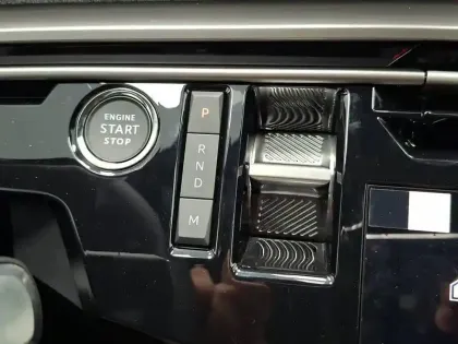Photo 17 Peugeot 3008  Hybrid 145 e-DCS6
