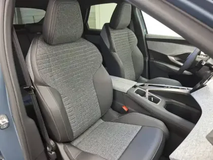 Photo 27 Peugeot 3008  Hybrid 145 e-DCS6