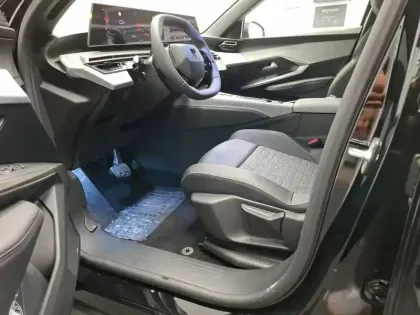 Photo 12 Peugeot 5008  Hybrid 145 ch e-DCS6