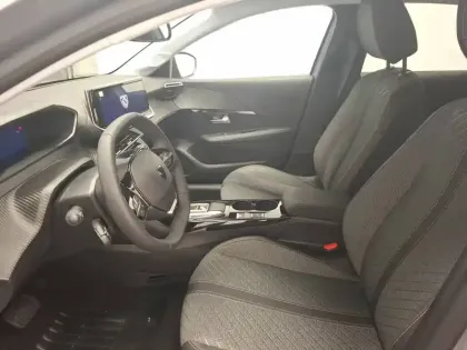 Photo 10 Peugeot 208  Hybrid 110 ch e-DCS6