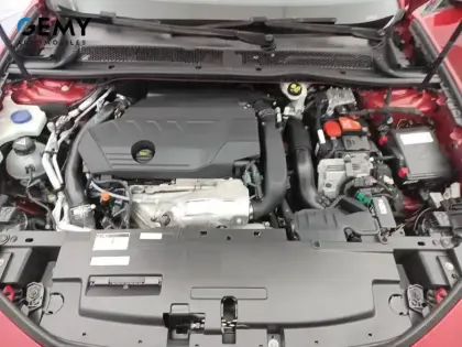 Photo 11 Peugeot 508  Hybrid 225 e-EAT8 + toit ouvrant et pack cuir