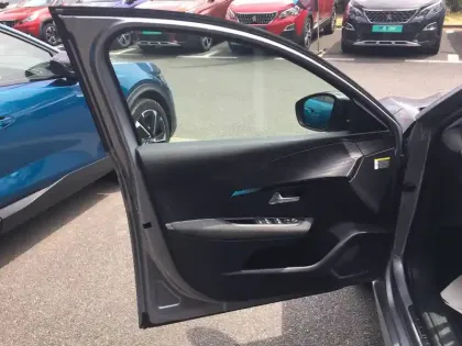 Photo 15 Peugeot 208  Electrique 50 kWh 136ch