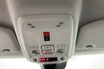 Photo 18 Peugeot 208  Hybrid 145 e-DCS6