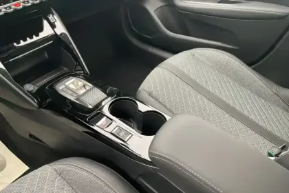 Photo 9 Peugeot 208  Hybrid 145 e-DCS6