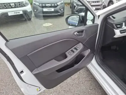 Photo 8 Renault Clio  E-Tech hybride 145